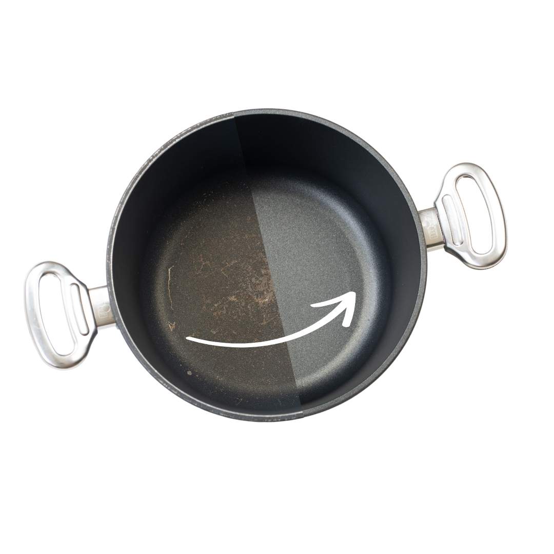 Topf mit Seitengriffen im Vorher-Nachher-Vergleich mit halb erneuerter Beschichtung.